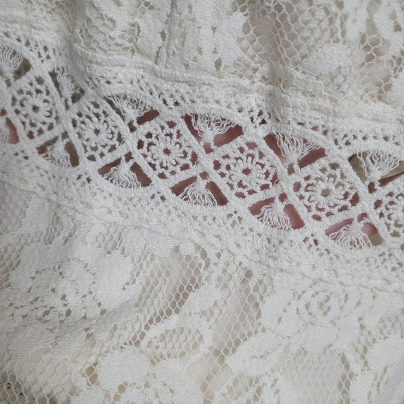 Rebellion medium lace dress - Picture 3 of 7